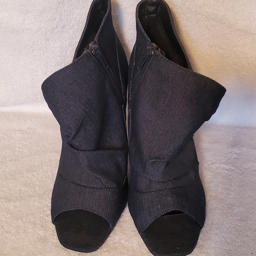 Blue Denim bootie.  4 inch heel size 9 - Picture 5 of 9